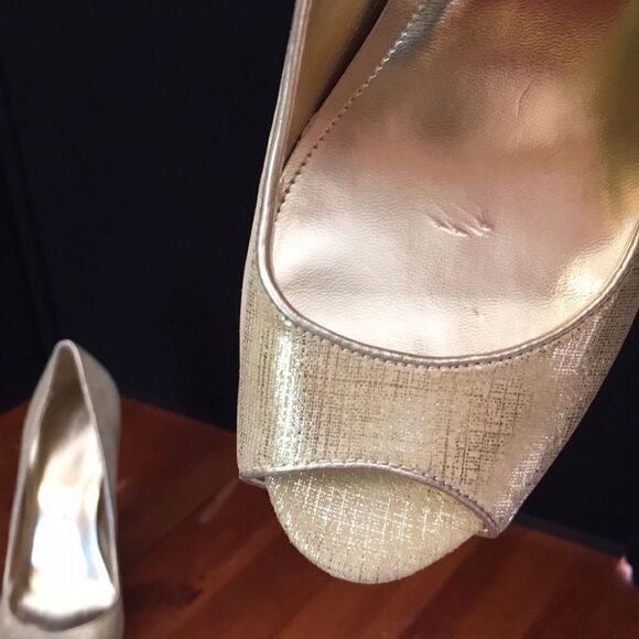 Calvin Klein Gold Arielle 5” Heels Size 7 - Picture 3 of 12